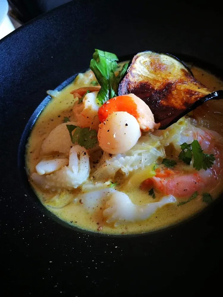 Curry Vert de Fruit de Mer Au Lait de Coco